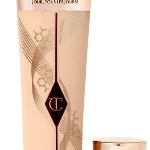 Charlotte Tilbury Foundation - Cream and Gold